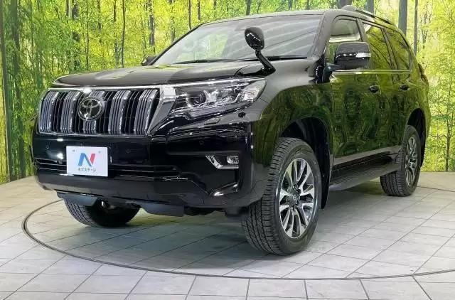 ランドクルーザープラドはトヨタが誇るライト系SUV！基本スペックを紹介