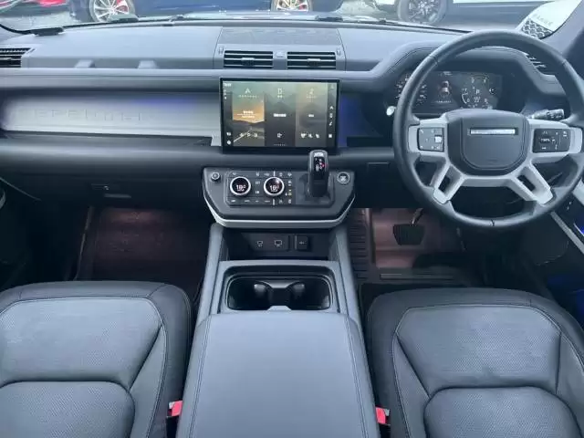 ディフェンダーの魅力に迫る！現行モデルの特徴や基本スペックを紹介