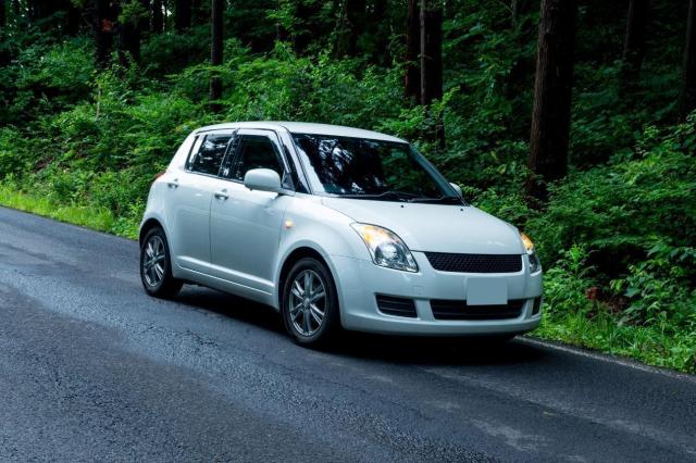 青色も選べるスイフトのカラーバリエーションは?中古車しか選べない青もある