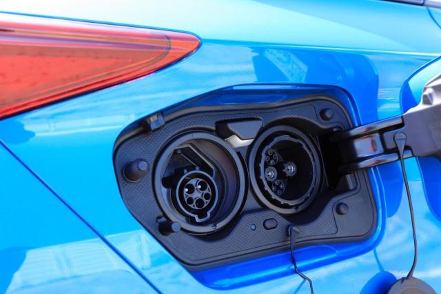 プリウスPHVの魅力とは?歴代モデルの特徴や中古車販売価格を紹介