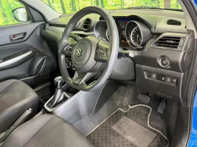 デザインが評価されたスズキ スイフトの魅力やグレード構成を一挙紹介!