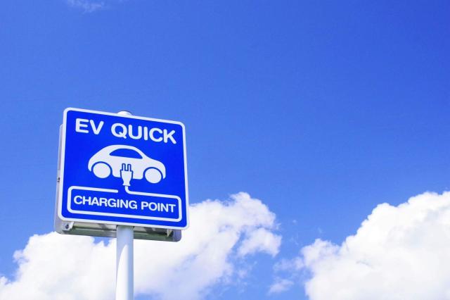 ポルシェ タイカンの魅力とは？航続距離や走行性能など実力を徹底チェック