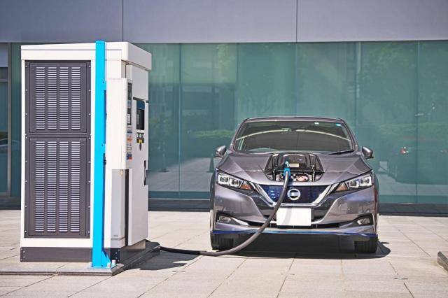 リーフはゼロ・エミッションを実現する日産の量産型EV！歴史や特長を解説