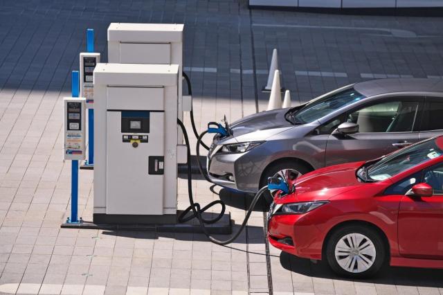 リーフはゼロ・エミッションを実現する日産の量産型EV！歴史や特長を解説