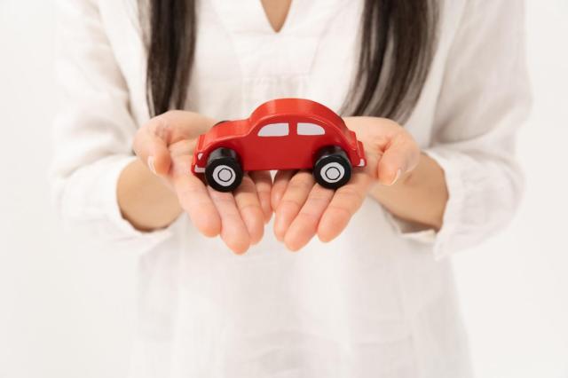 iQ(トヨタ)はAセグメントクラスのコンパクトカー!魅力をチェックしよう