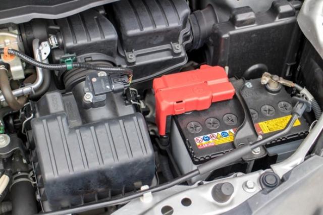 カーバッテリーの交換時期・方法【カーバッテリーの基礎知識】