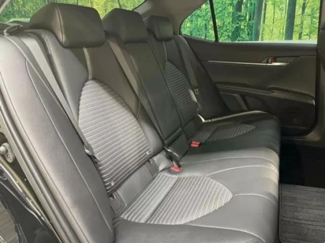 カムリの後席
