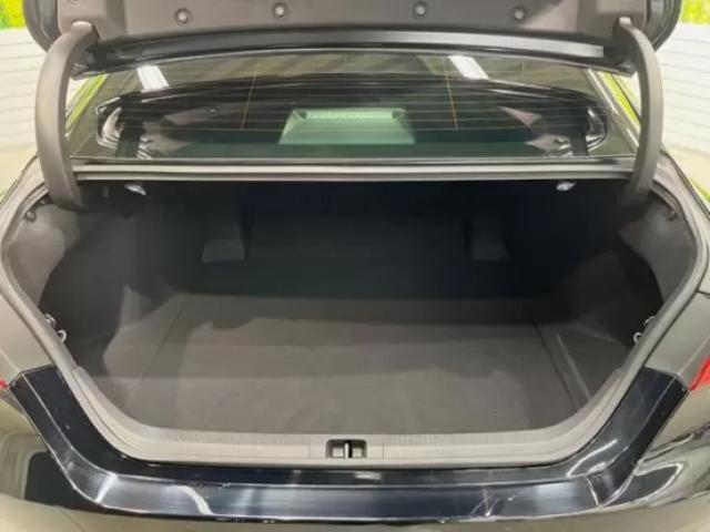 カムリの荷室