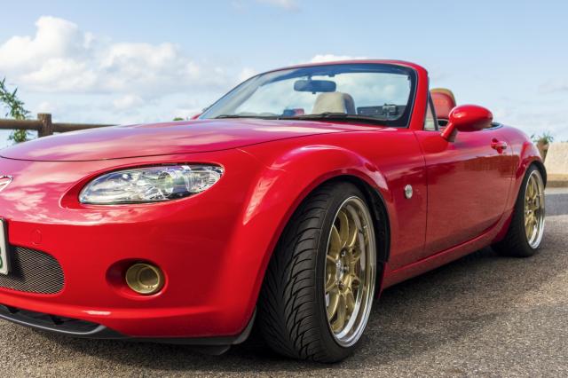 ロードスターの燃費はどのくらい？性能を高める工夫やライバル車との比較も