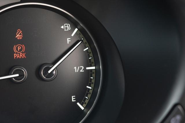 ロードスターの燃費はどのくらい？性能を高める工夫やライバル車との比較も