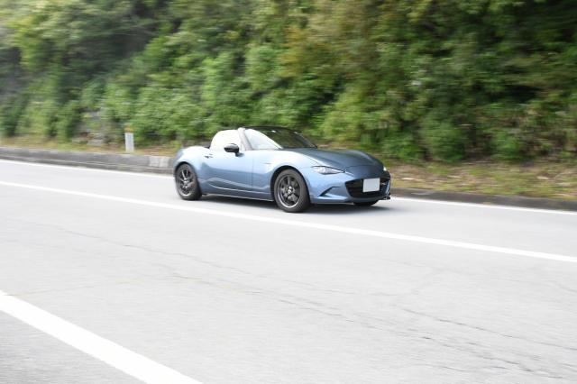 ロードスターの燃費はどのくらい？性能を高める工夫やライバル車との比較も