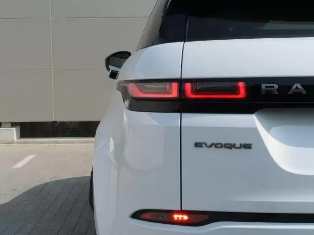 レンジローバーイヴォーク誕生の歴史とは？魅力やグレード展開も紹介