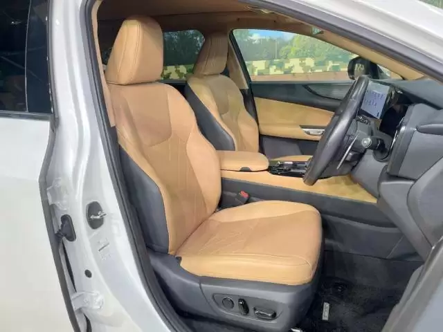 レクサスNXはコンパクトクロスオーバーSUV!歴史や魅力を解説