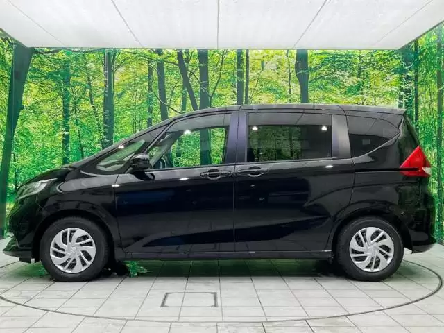 最小回転半径5.2mのフリード!扱いやすさや室内の特徴をご紹介