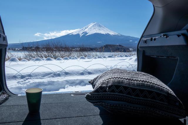 ジムニーで車中泊しよう!足を伸ばせるスペースの魅力と便利アイテム