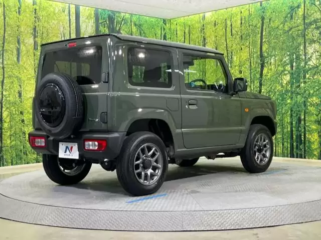 ジムニーで車中泊しよう!足を伸ばせるスペースの魅力と便利アイテム