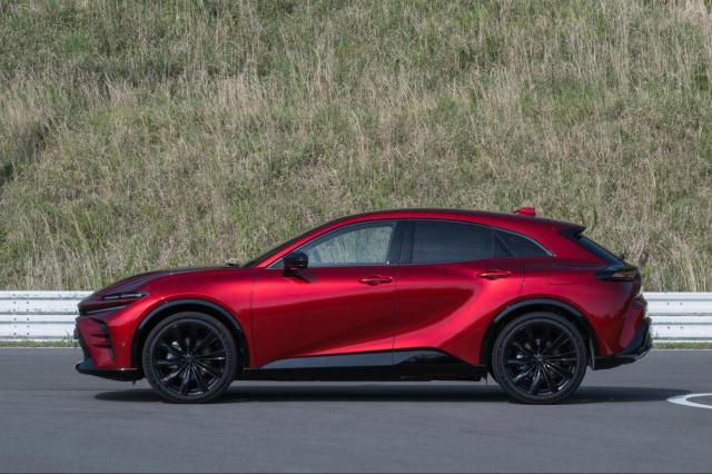 新型クラウンスポーツの見どころは？ライバル車種との比較も