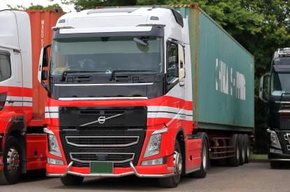 ボルボのトラックFHシリーズの魅力を紹介！国産メーカーとの違いは？