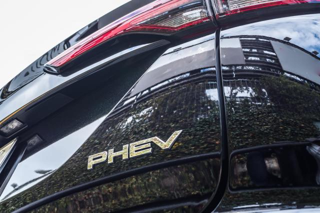 ハリアーのPHVモデルとは？特徴やガソリン車との違いを徹底解説！