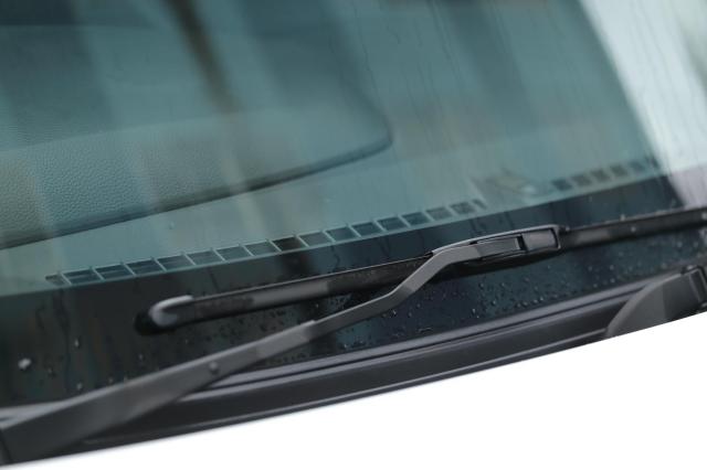 車の油膜取り方法は?付着する原因や防止するためのポイント