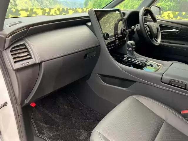 新型アルファードの内装を徹底解剖！変更点やグレードによる違いを解説