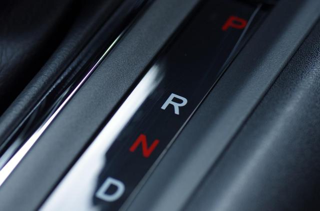 車のニュートラルにはどのような意味や役割がある？使い方を徹底解説！
