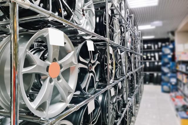 フリードのタイヤサイズは?確認の仕方や交換方法、ホイールの種類を紹介