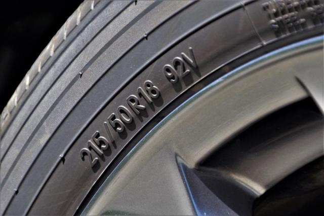 フリードのタイヤサイズは?確認の仕方や交換方法、ホイールの種類を紹介