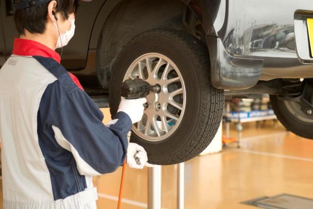 フリードのタイヤサイズは?確認の仕方や交換方法、ホイールの種類を紹介