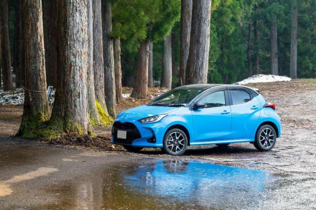 ヤリスの後部座席は広い?サイズ感やシートアレンジの特徴を徹底解説!