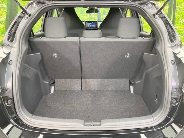 ヤリスの後部座席は広い?サイズ感やシートアレンジの特徴を徹底解説!