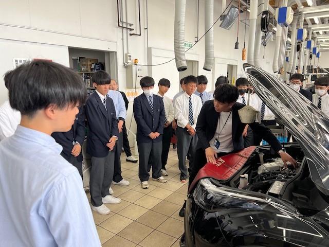 出店地域学校との連携と自動車整備士不足の解消へ SUV LAND 鹿児島で高校生の職場体験を開催!