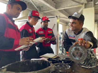 【日刊自動車新聞に掲載されました】働き方にも多様性を。ネクステージの整備士から自動車整備専門学校の先生にジョブローテーション！