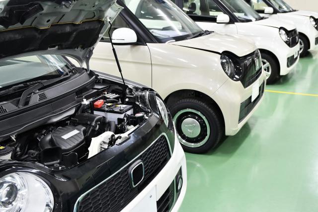 車のバッテリー交換にかかる費用の目安は?自分で交換する方法なども解説