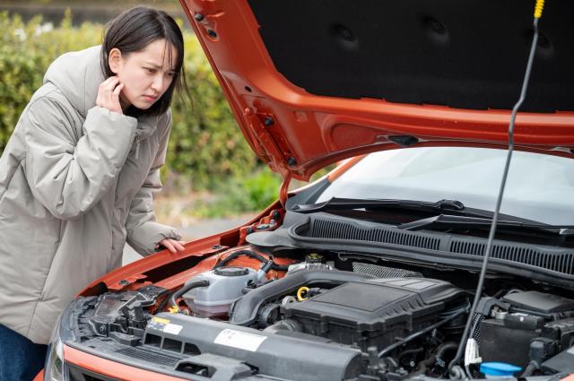 車のバッテリー交換にかかる費用の目安は?自分で交換する方法なども解説