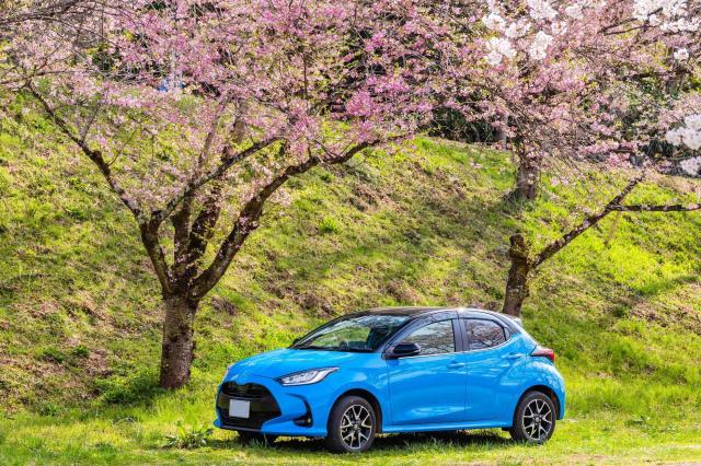 ヤリスの荷室サイズは？収納スペースや内装の特徴を紹介します