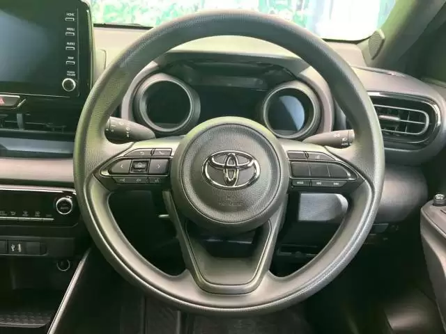 ヤリスの荷室サイズは？収納スペースや内装の特徴を紹介します