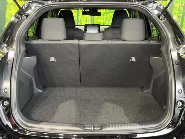 ヤリスの荷室サイズは？収納スペースや内装の特徴を紹介します