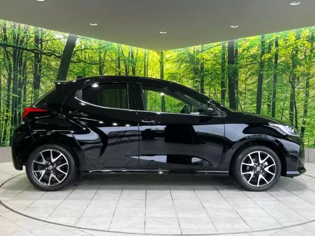 ヤリスの荷室サイズは？収納スペースや内装の特徴を紹介します