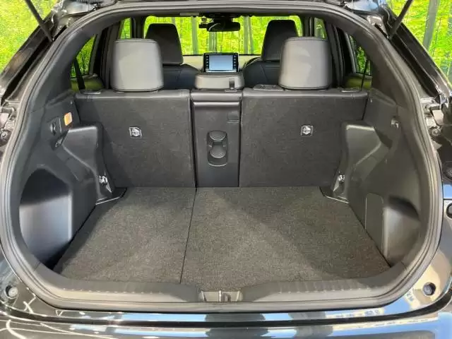 ヤリスクロスの後部座席の利便性は？シートの特徴やライバル車種との比較