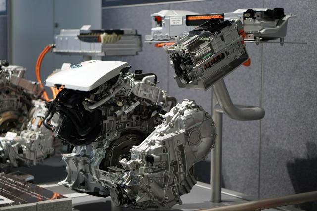 ヴェゼルとハリアーの特徴や性能を徹底比較！違いを比べてみよう