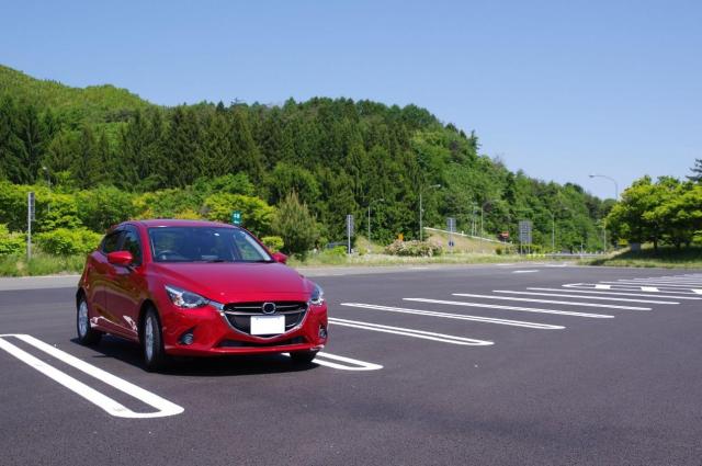 トヨタ ヤリスとホンダ フィットを徹底比較!人気コンパクトカーどちらを選ぶ?