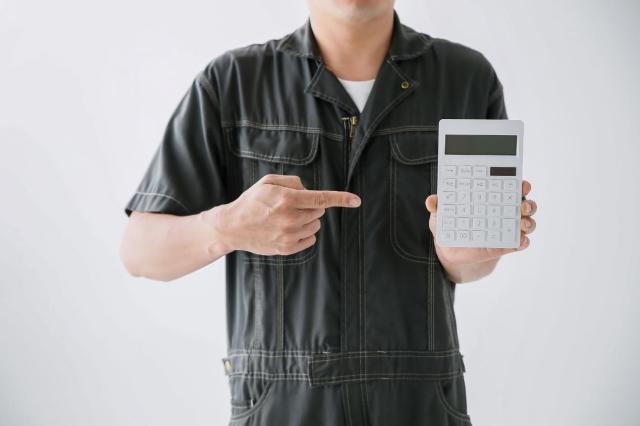 ガソリン臭い車は運転しても大丈夫?危険性や原因と対処法を解説