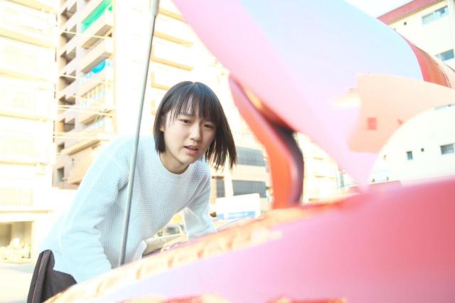 ガソリン臭い車は運転しても大丈夫?危険性や原因と対処法を解説