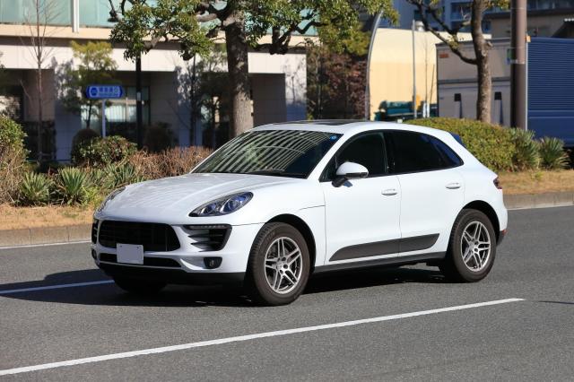 ポルシェのマカンとカイエンの違いは?SUVモデルのライバル車も紹介