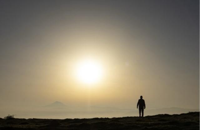 エンジン警告灯が点灯する原因とは？パターンごとの意味や対処法も解説