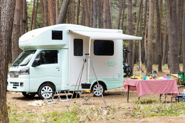 プリウスはキャンピングカーにできる?車中泊に向いている理由や改造方法を解説