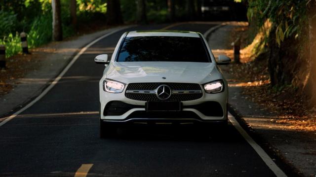 AMGロゴの秘密に迫る！3つのデザイン要素に隠された由来と意味