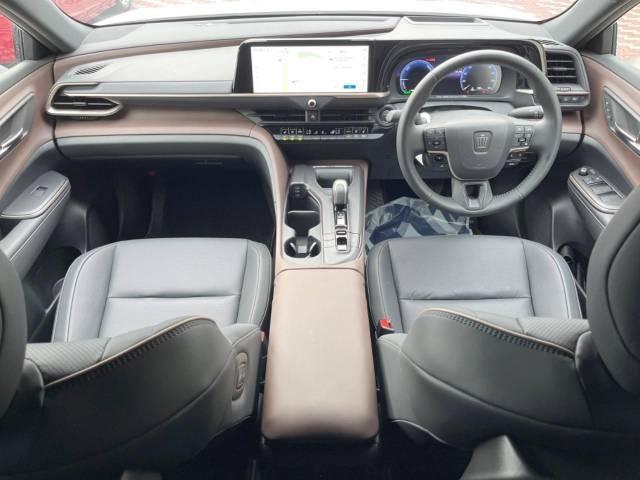 クラウン マイナーチェンジ!2024年新型クロスオーバーのグレード体系や装備の変更点を徹底解説