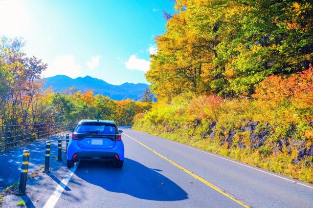 ヤリスの乗り心地が良い5つの秘密！小型車の常識を覆す快適性